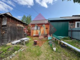 Продаётся дом, на участке 5 соток